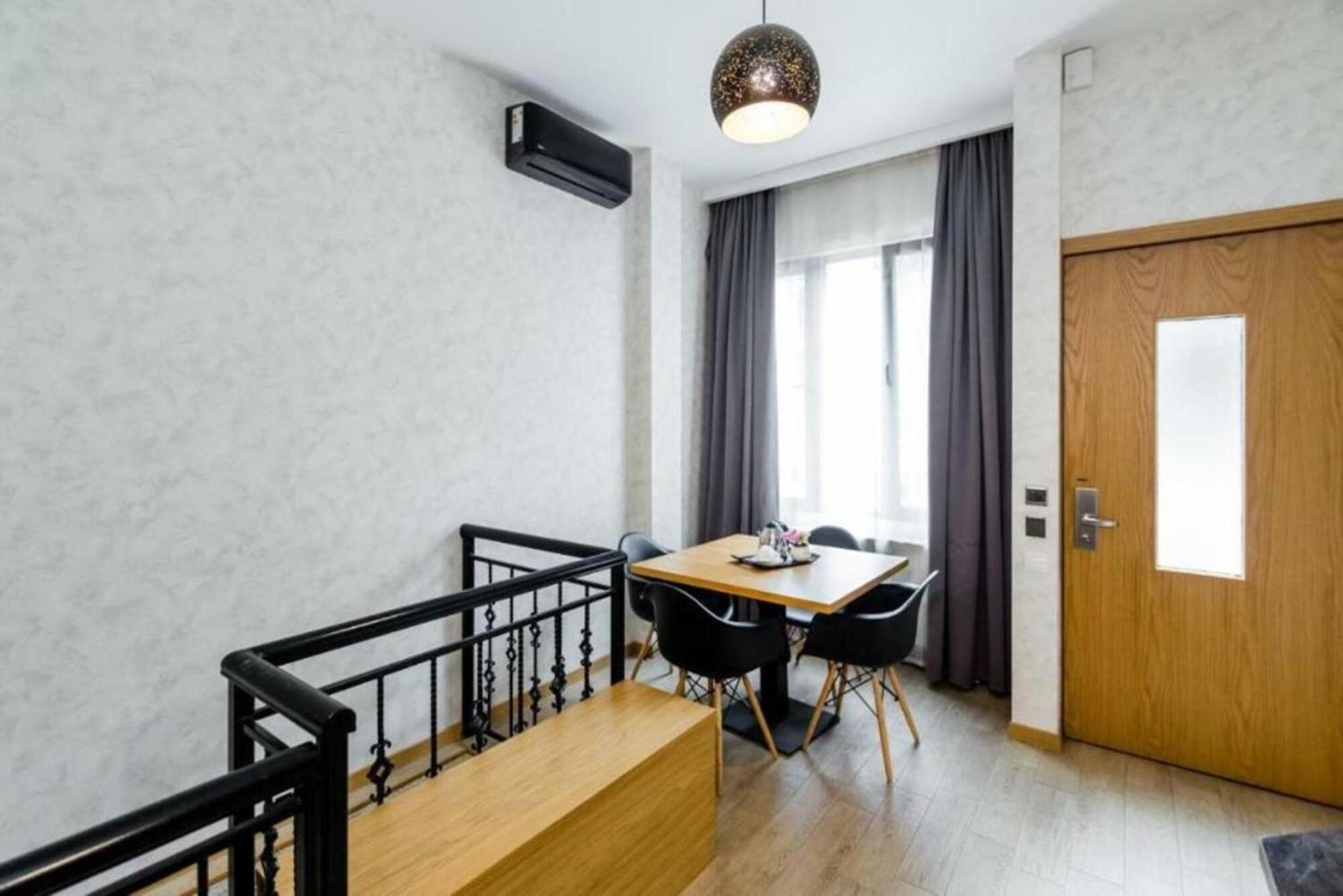Rasta Maidan Hotel Tbilisi Buitenkant foto