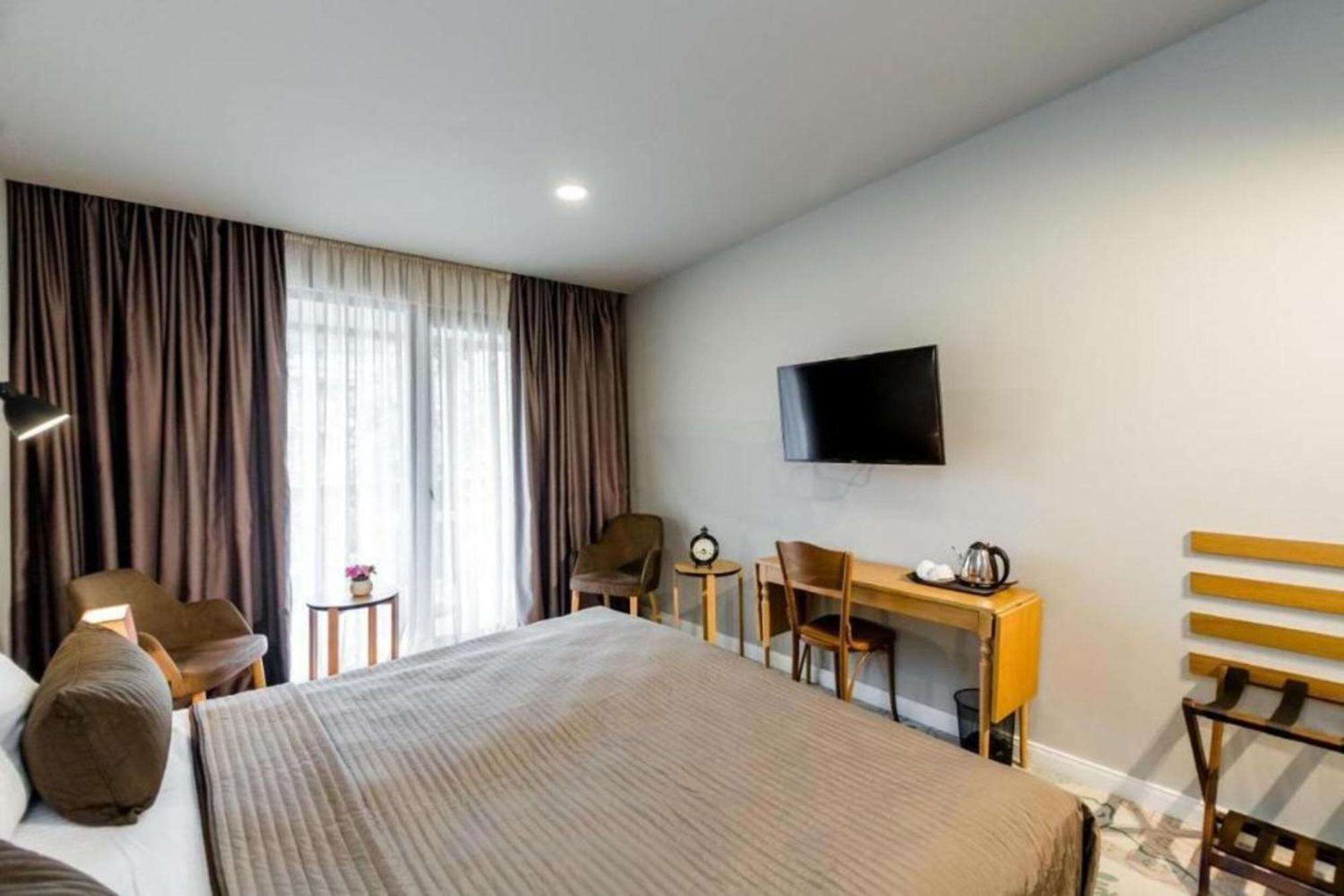 Rasta Maidan Hotel Tbilisi Buitenkant foto